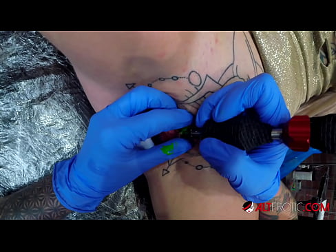 ❤️ Nagpa-tattoo sa kanyang klitoris ang sobrang tattoo na hottie na si Sully Savage ️ Porn video sa porn tl.aircoolershop.top ❤